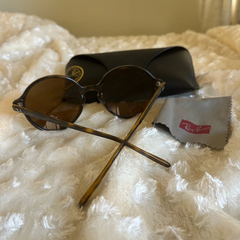 Authentic Ray-Ban round sunglasses for women with case and fabric